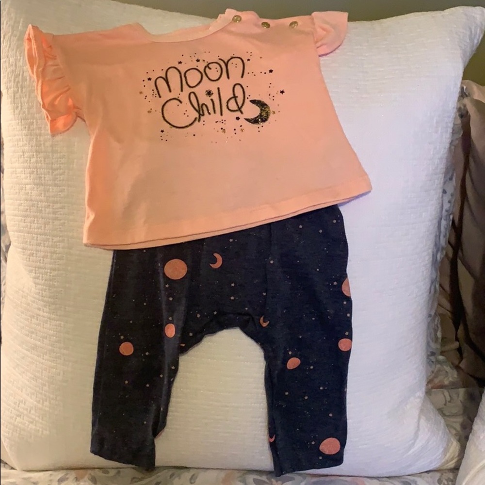 Jessica Simpson baby outfit 🌘🌗🌖🌕🌒🌓🌔